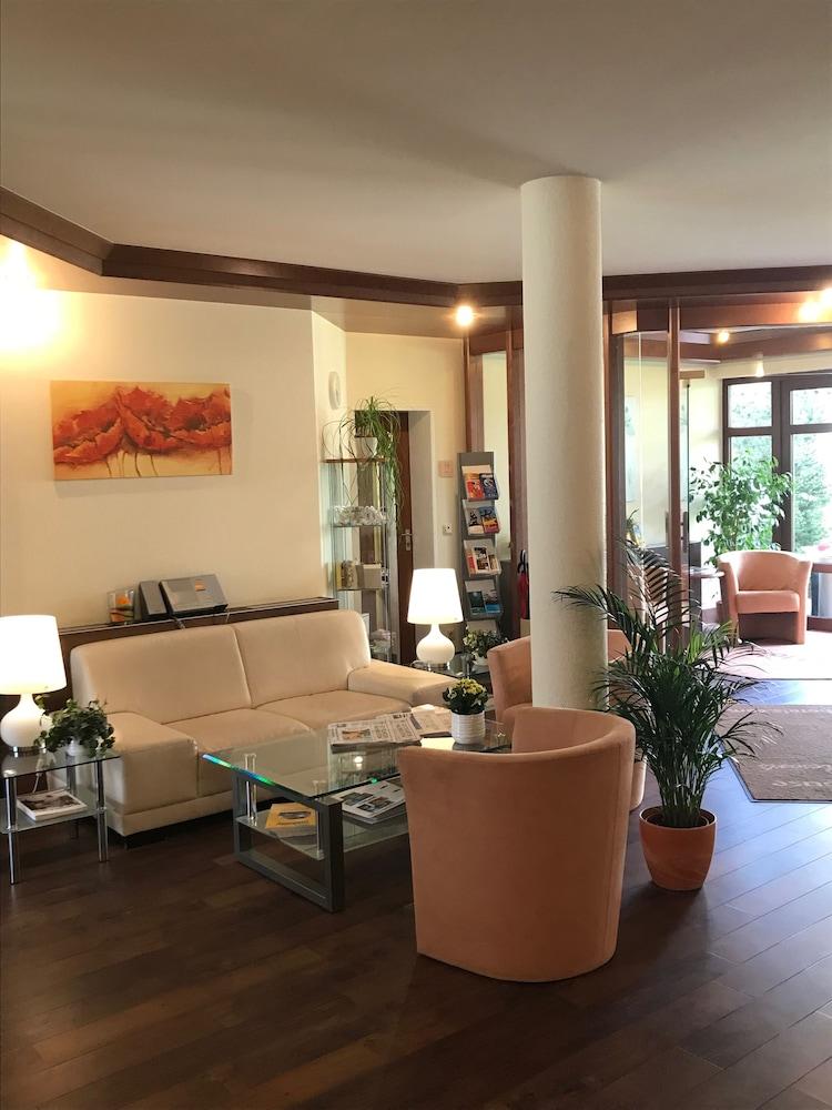 Flora Moehringen Hotel